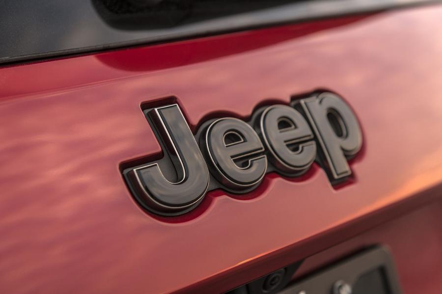 Логотип Jeep Grand Cherokee Trackhawk HPE1000 by Hennessey (WK2) 2018 года  (фото 19 из 20)